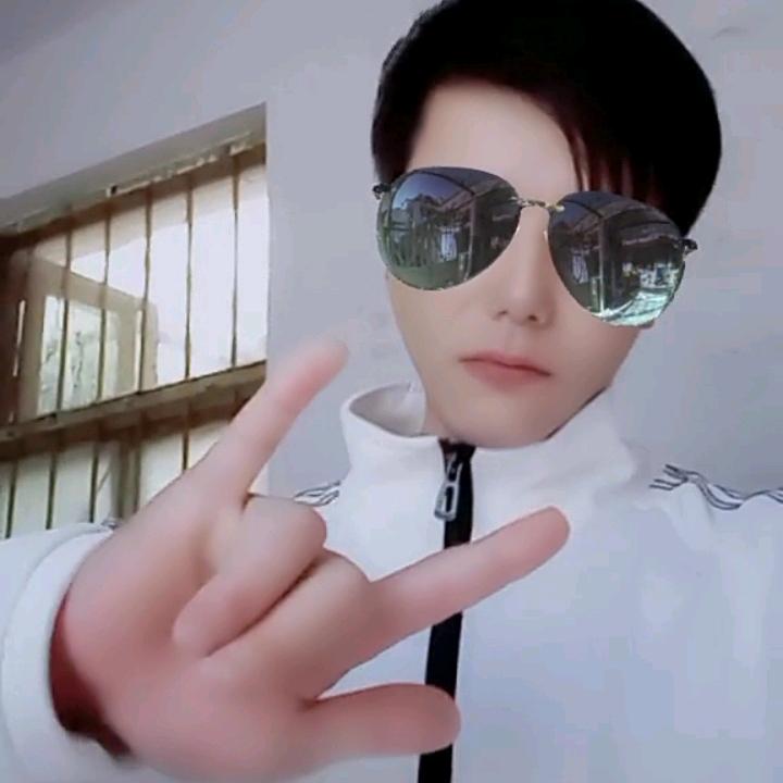 ╰岁月无声★活出自己╯