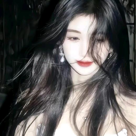 许知意.