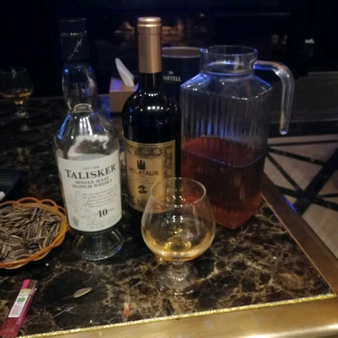 一个人     一杯酒