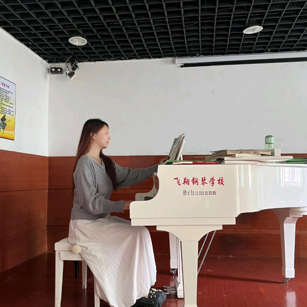 飞翔钢琴妍妍老师