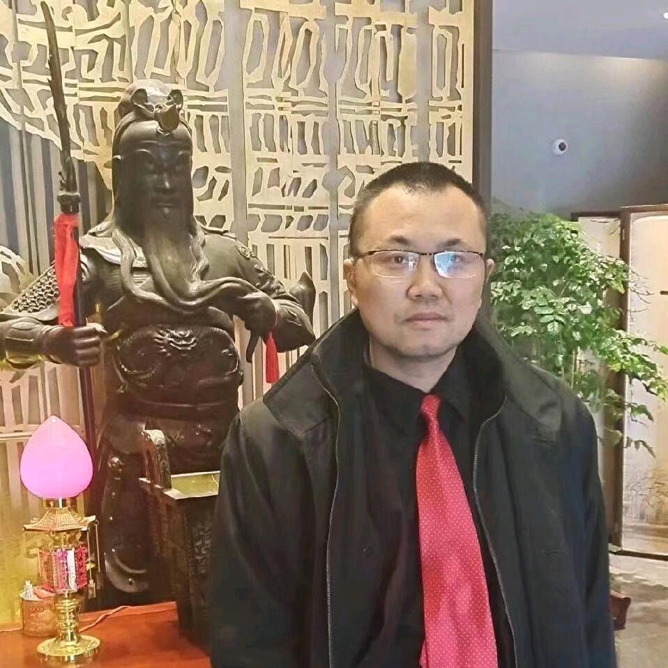 何俊君豪情四海