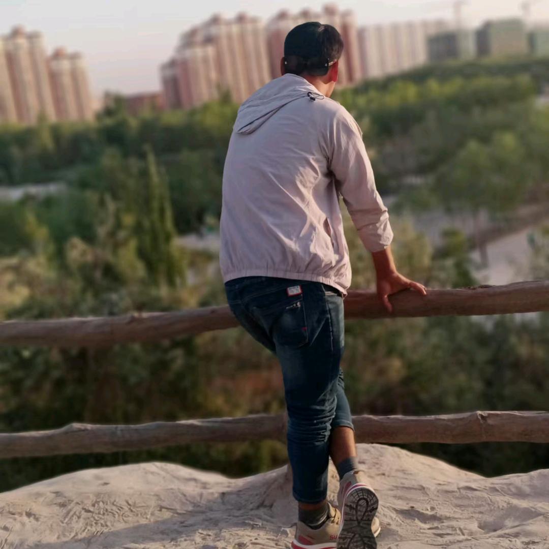 巴楚 胡杨之都。