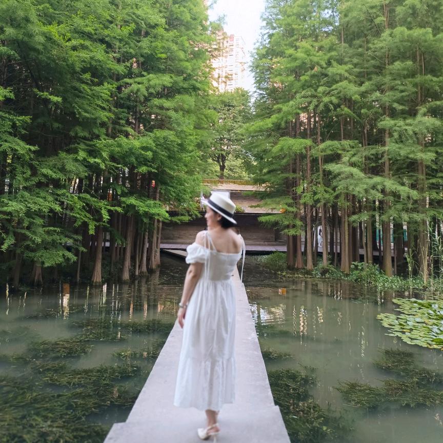 帽子小姐姐