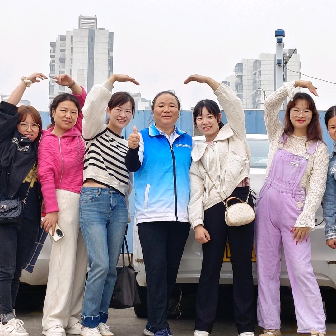 咸宁香城女教练王琴