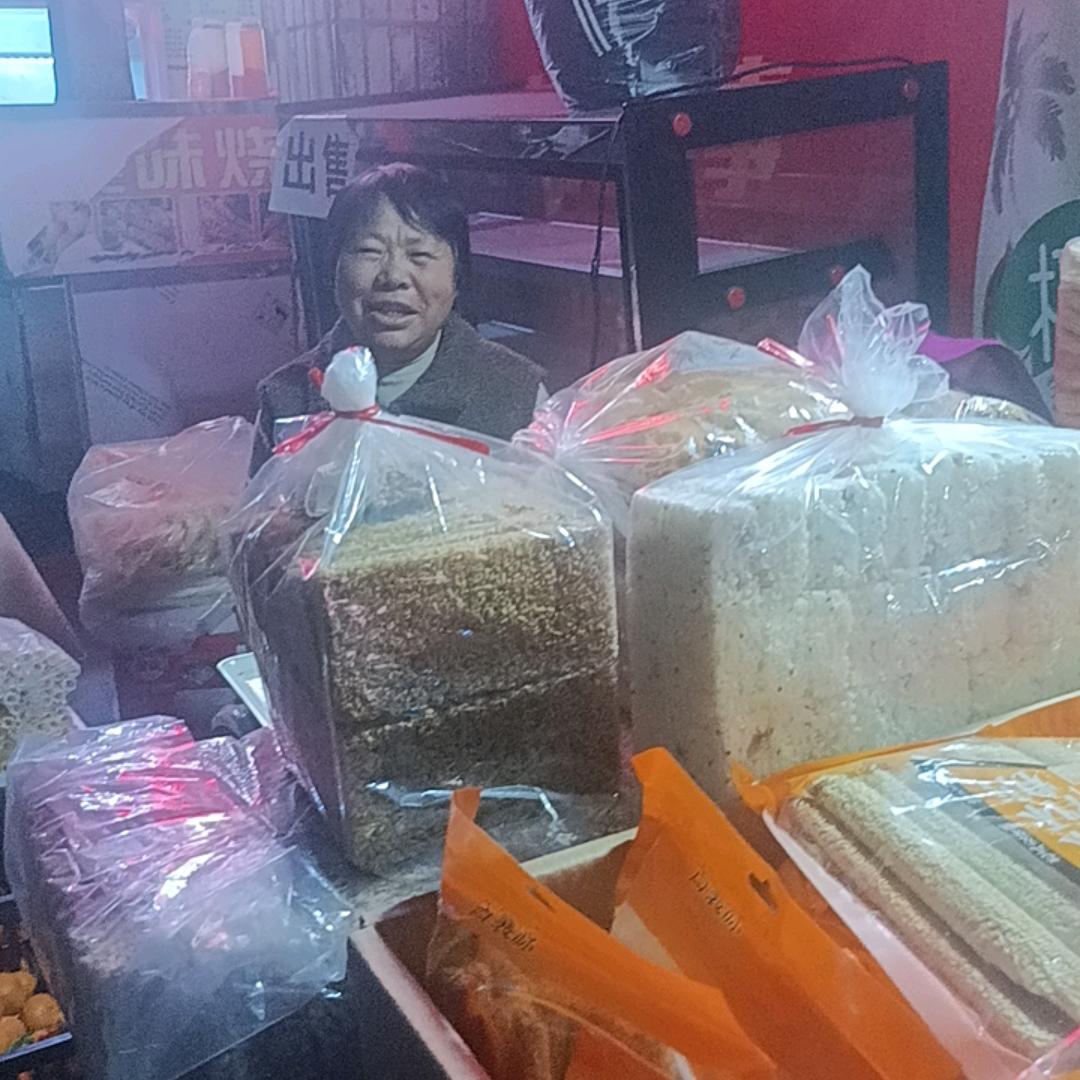 地摊老太太