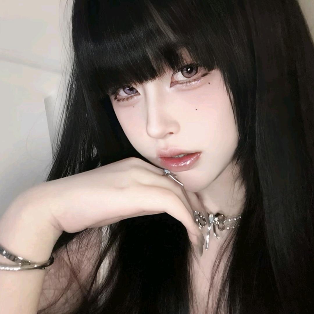 18岁继母喜欢老头的小儿子头  像