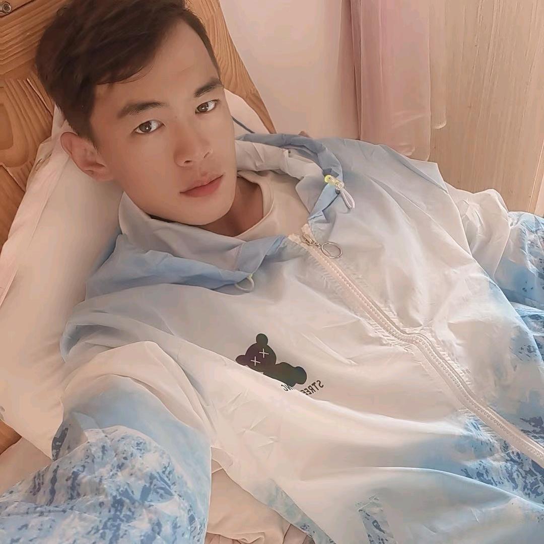 v小帅哥