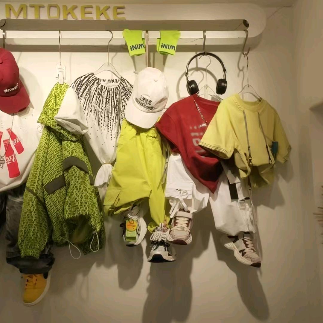 童颜咔咔长里村