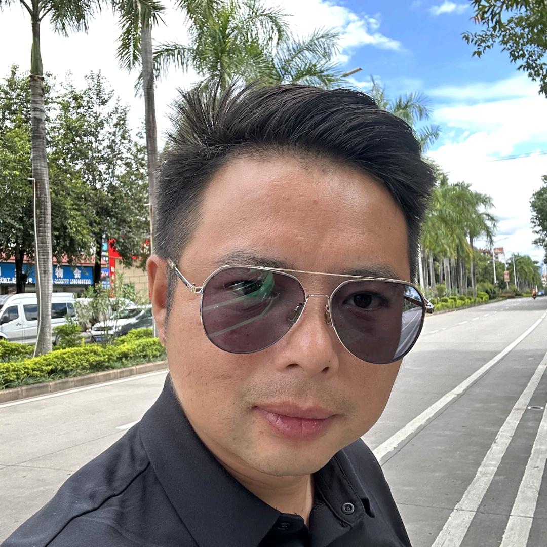 铜梁小欧车来车往