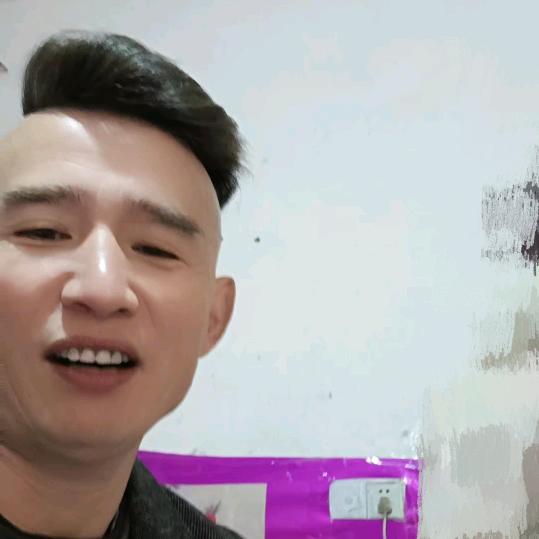 周小龙。来自淮南凤台，朱马店。上海闵行