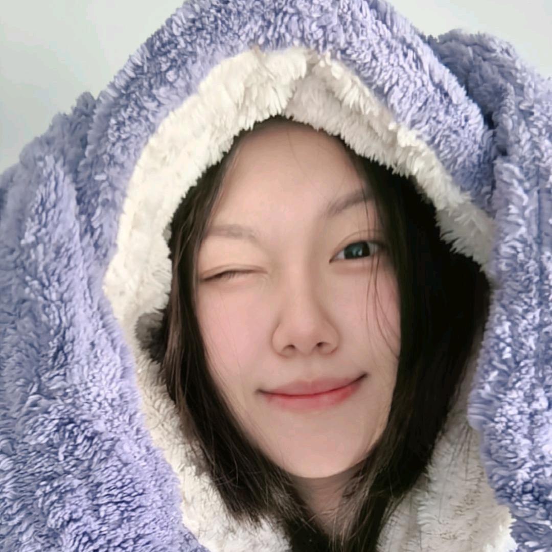 没有下睫毛😤😤