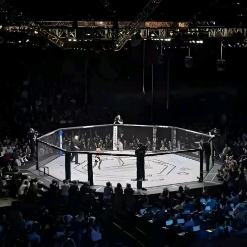 足蓝体育赛事现场解说