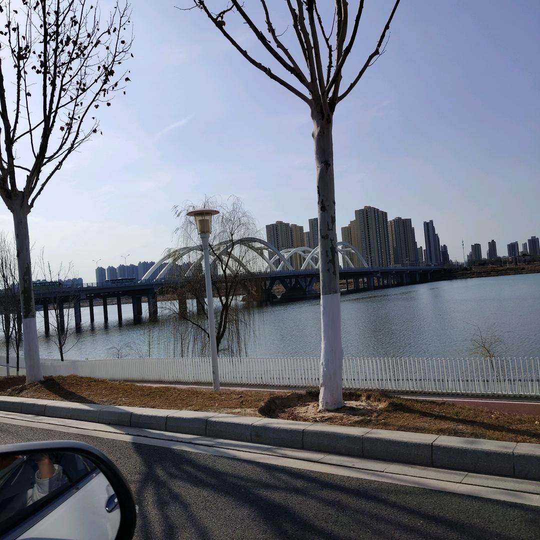 浅笑不语
