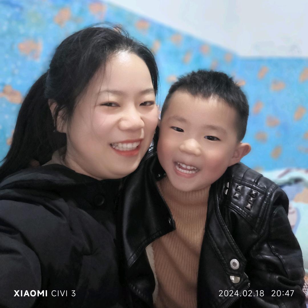 小鸽子和儿子的快乐时光