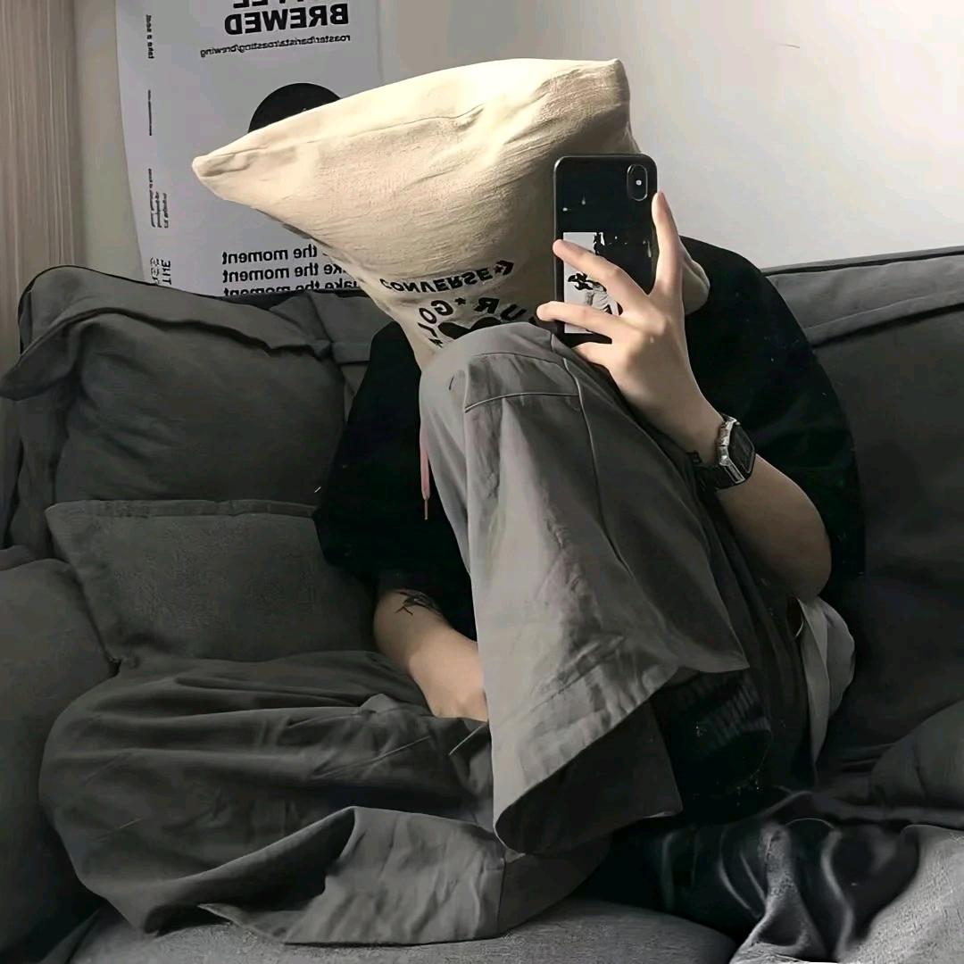 M、