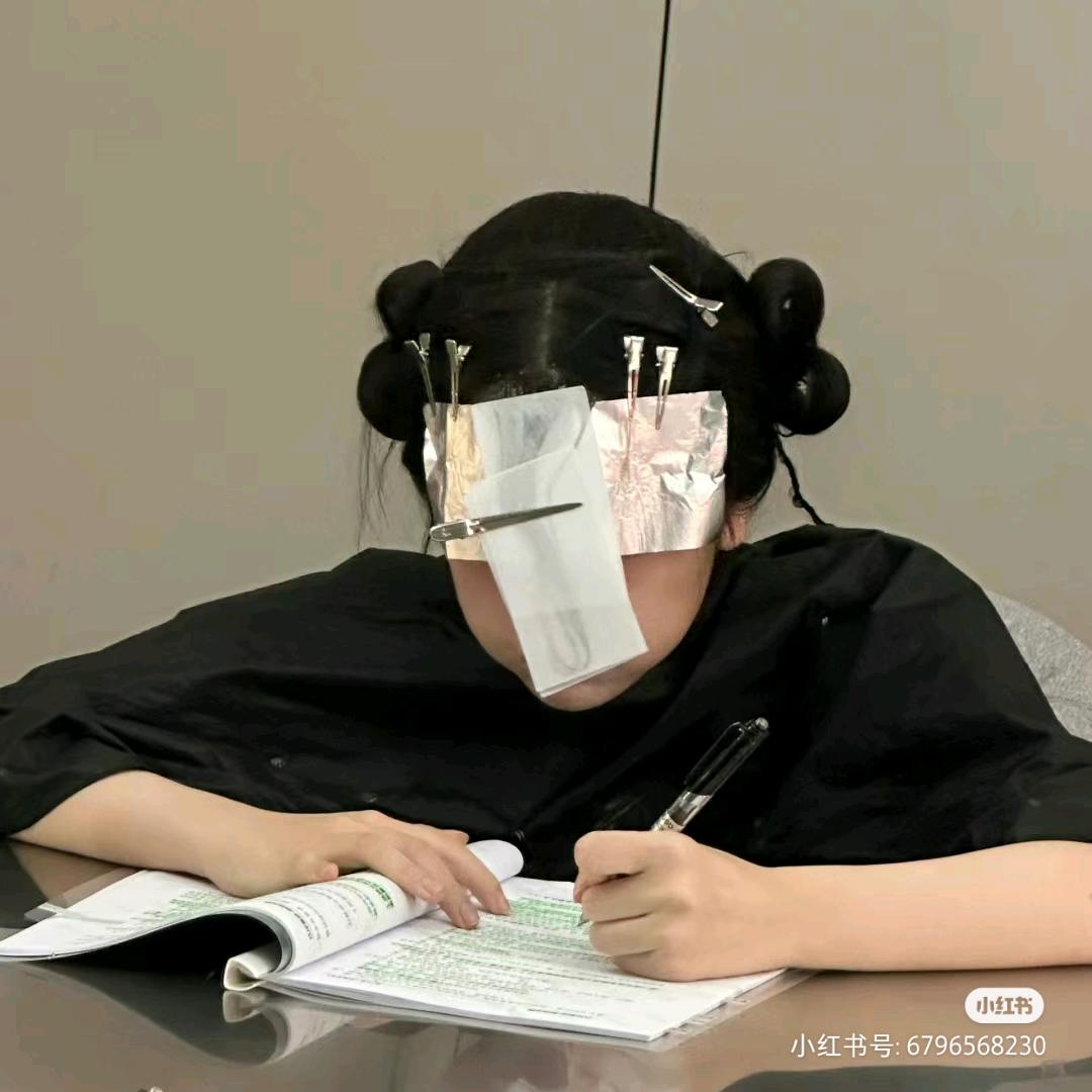 Yi只会比耶