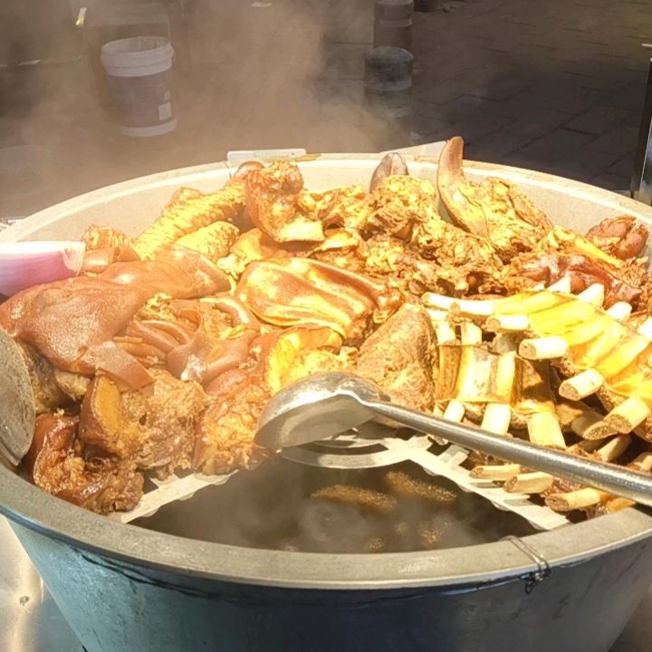 @南京周师傅(大锅卤菜)