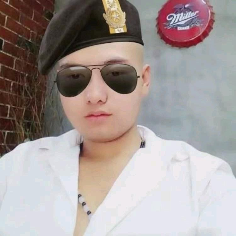 墨镜一带，谁都不爱