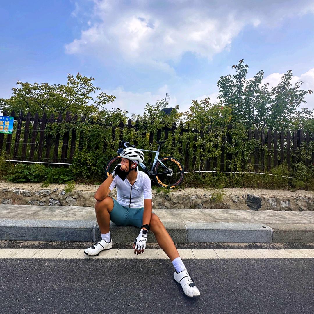 不会骑车的浩（菜腿一枚）