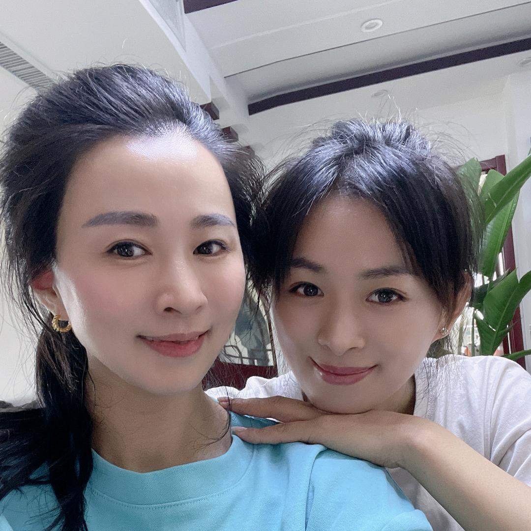 三妹与二姐