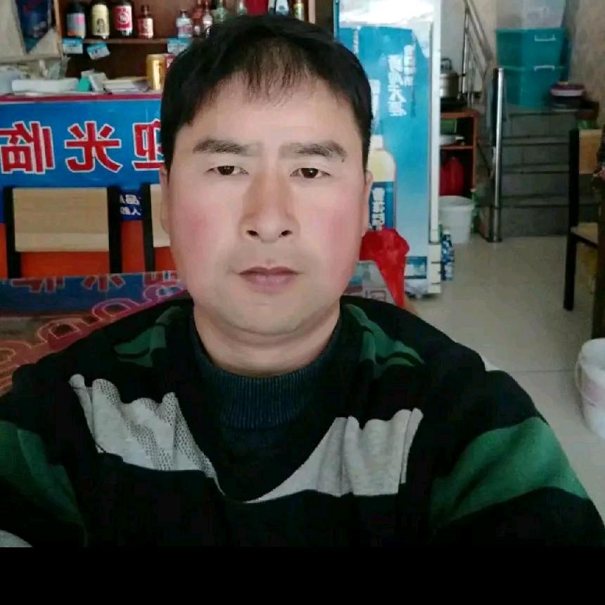 【街头，巷尾，白衬衫。】