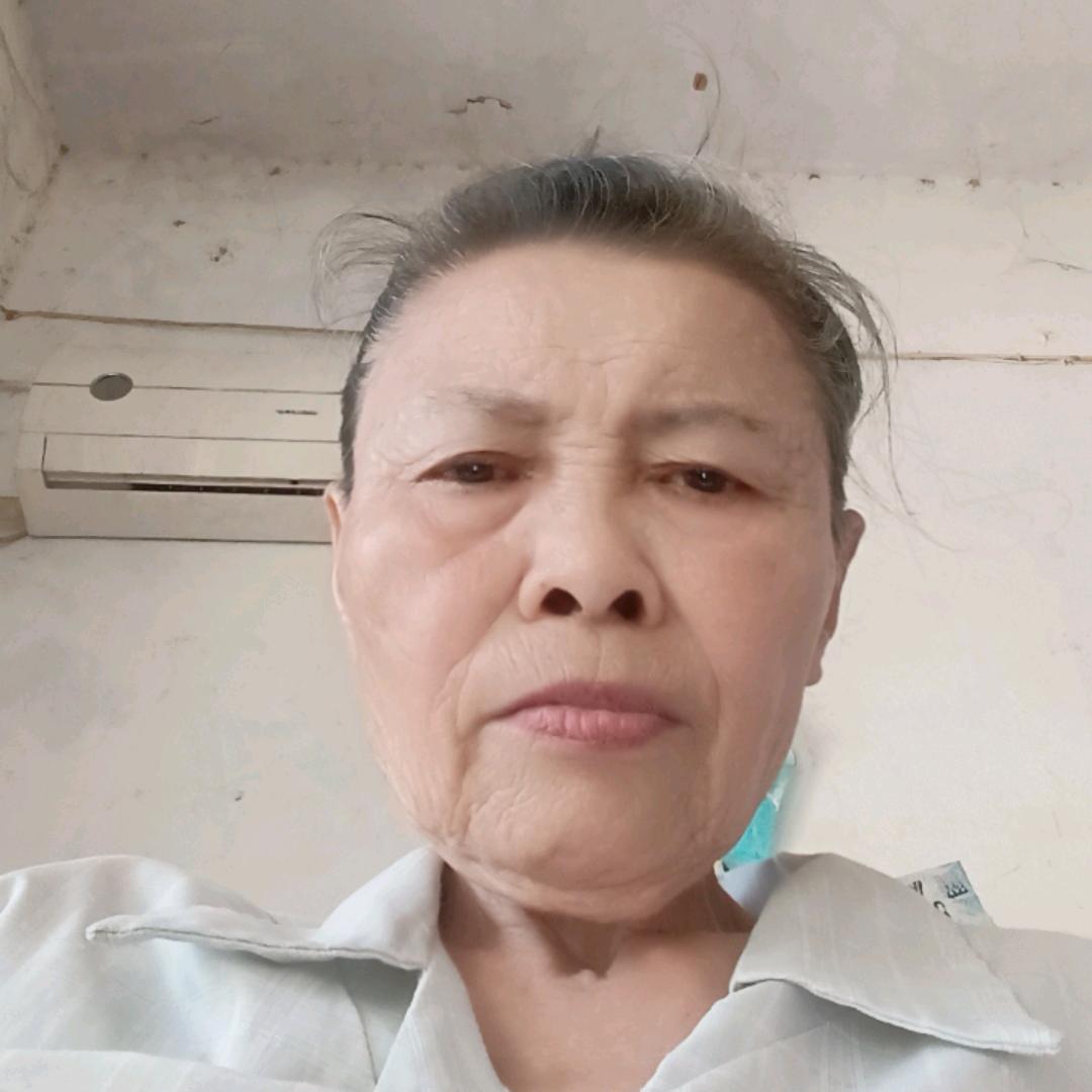 忴忴