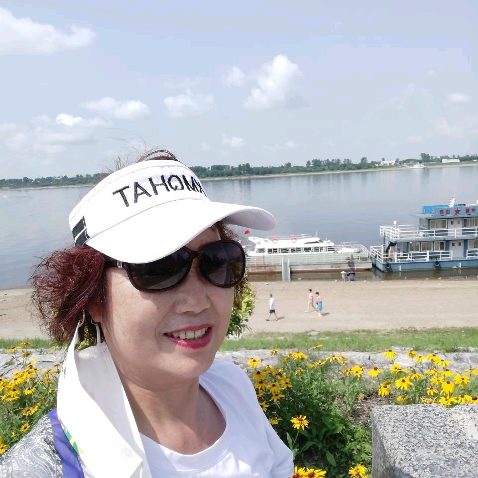 束兰菁菁