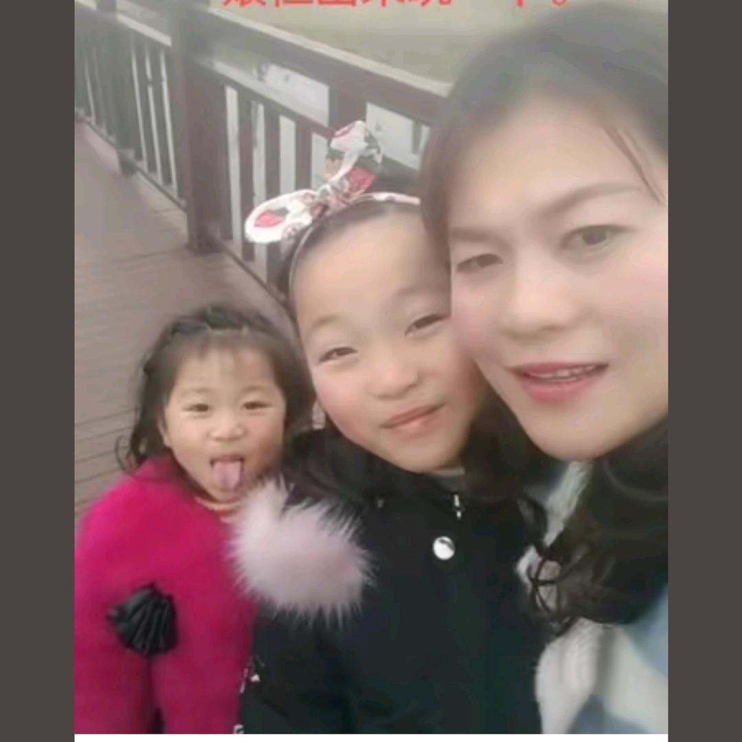 三个孩子的热闹