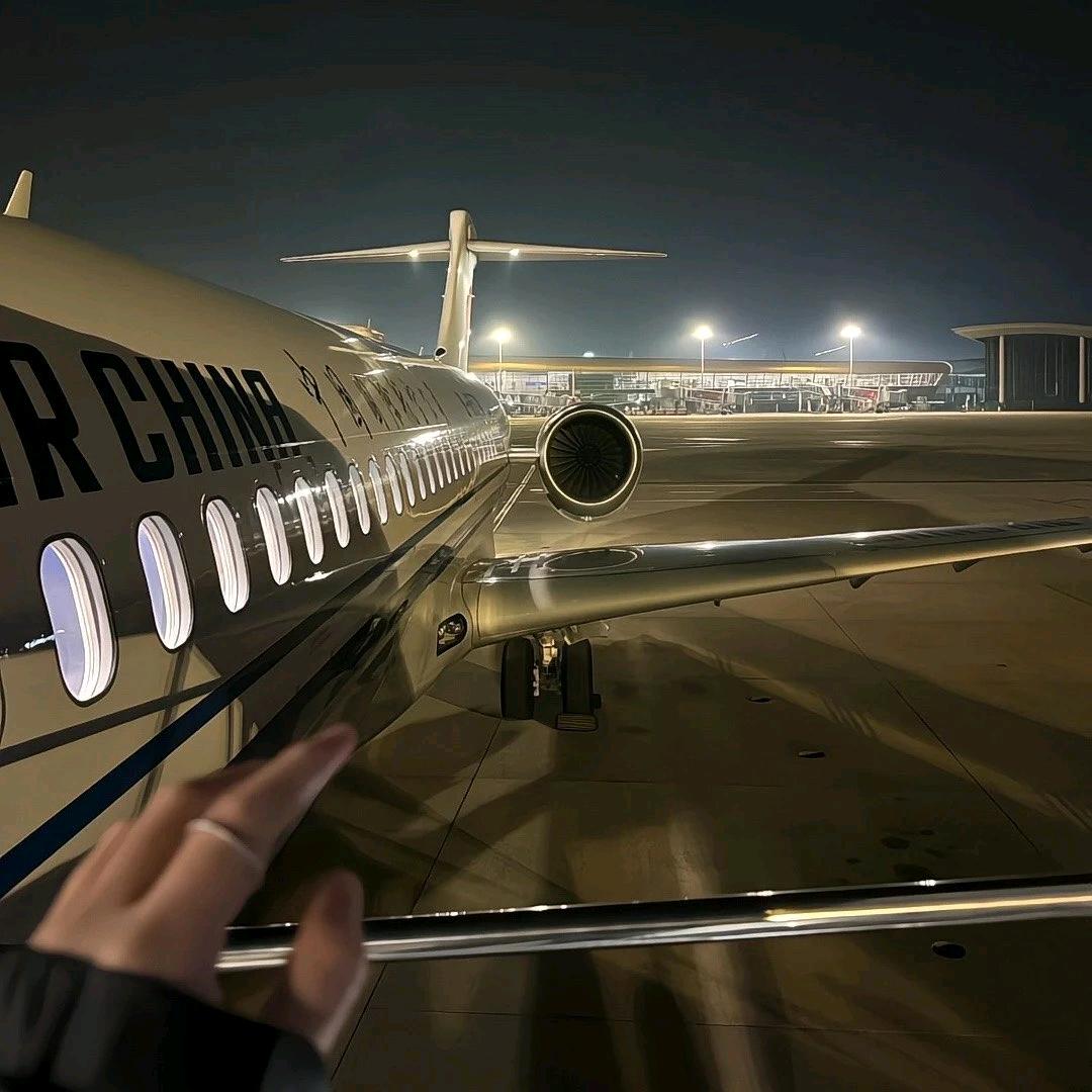 山在虚无缥缈间.