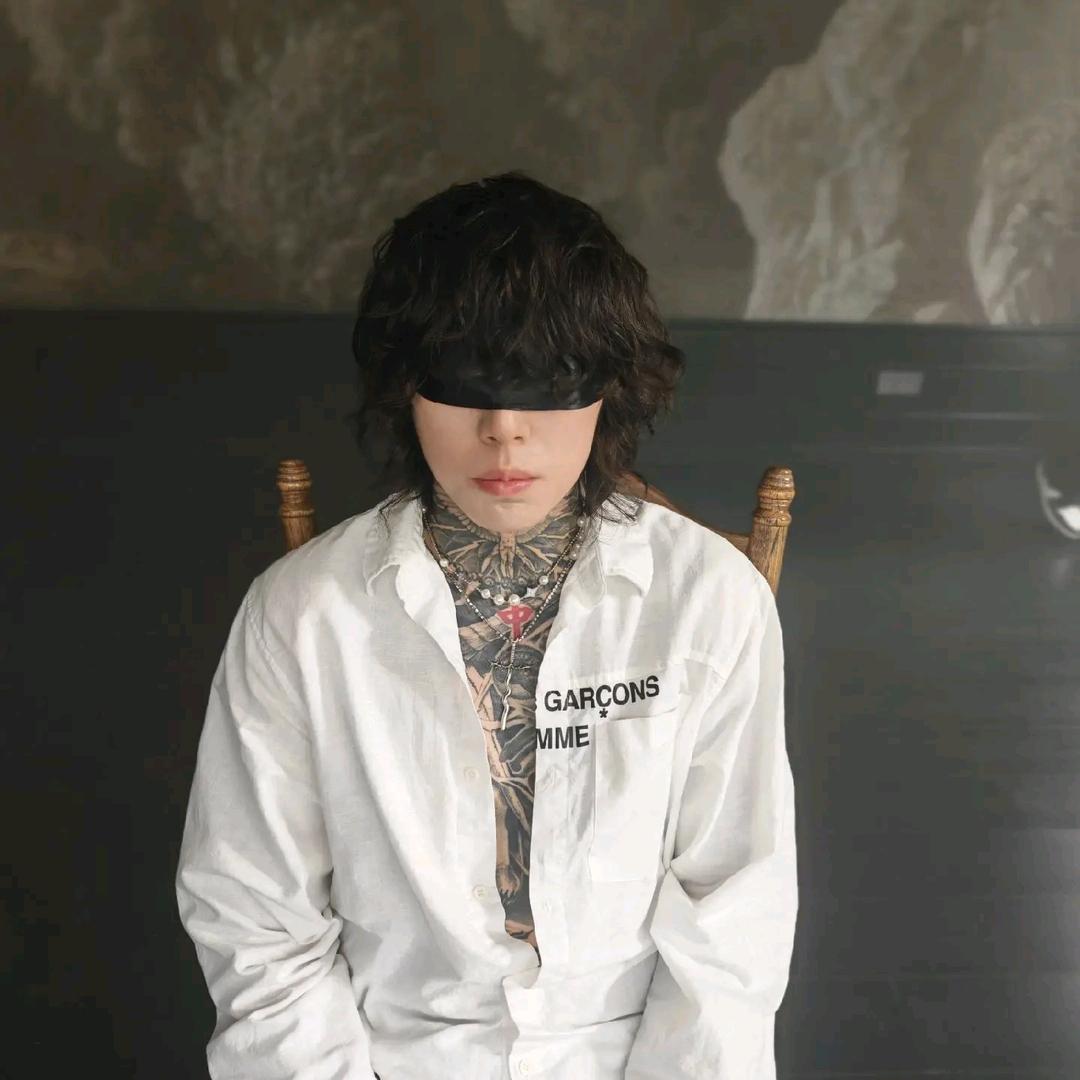 彧