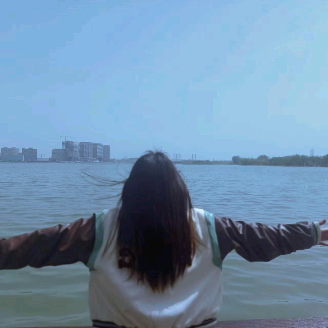 不爱吃香菜˵¯͒〰¯͒˵