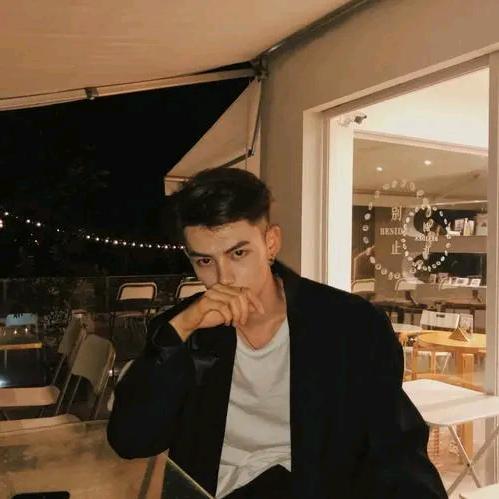 风雪压我两三年丶