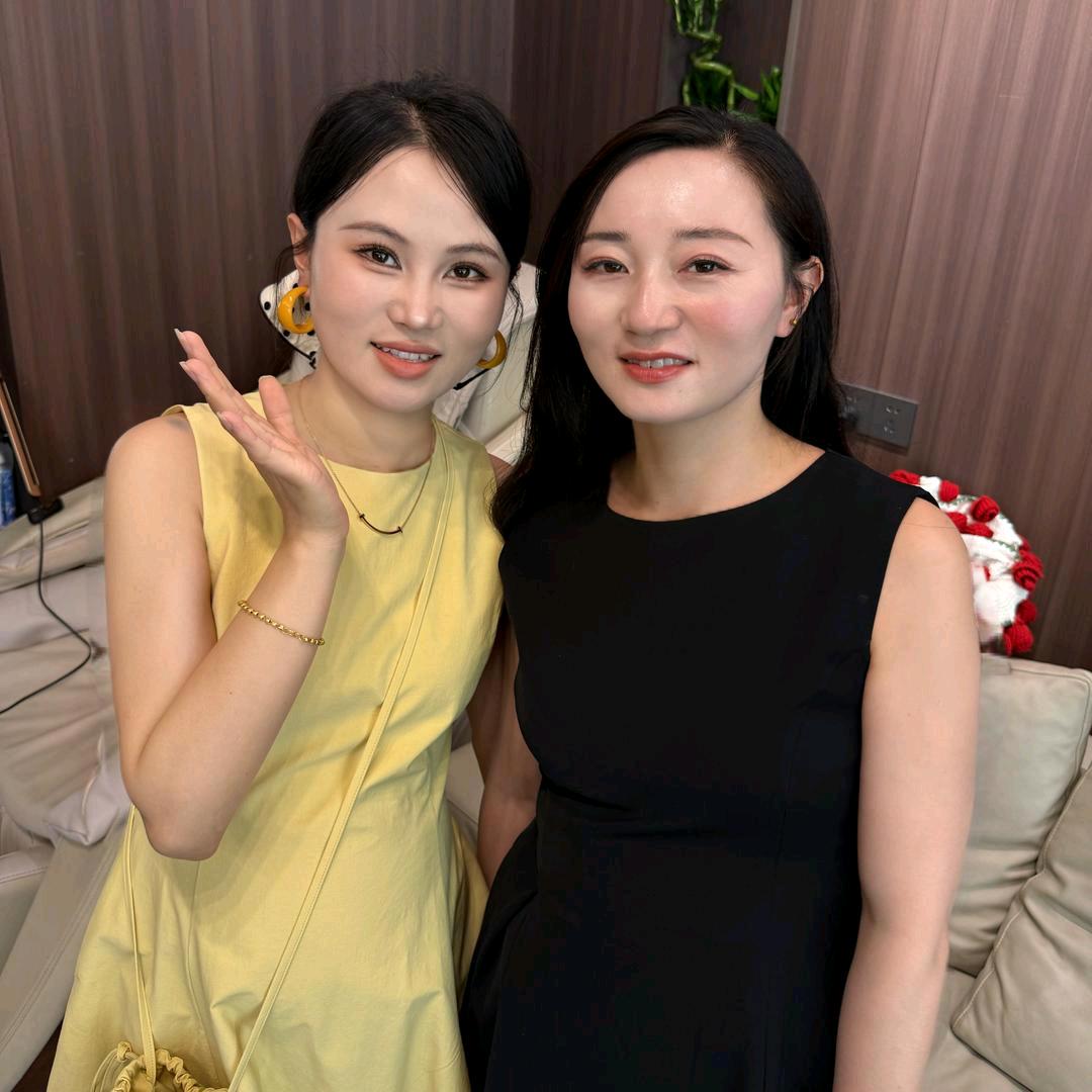 露露  小松鼠娘家姐姐