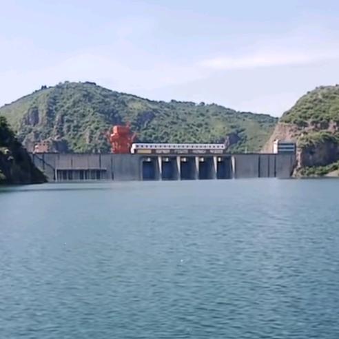 故县水库钓鱼者1589652725