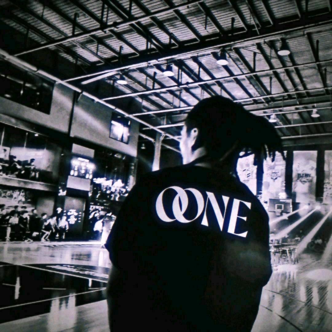 张OONE