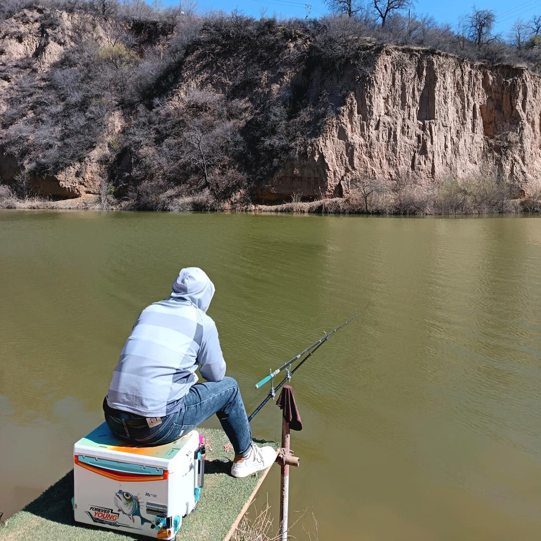 总司令爱钓鱼