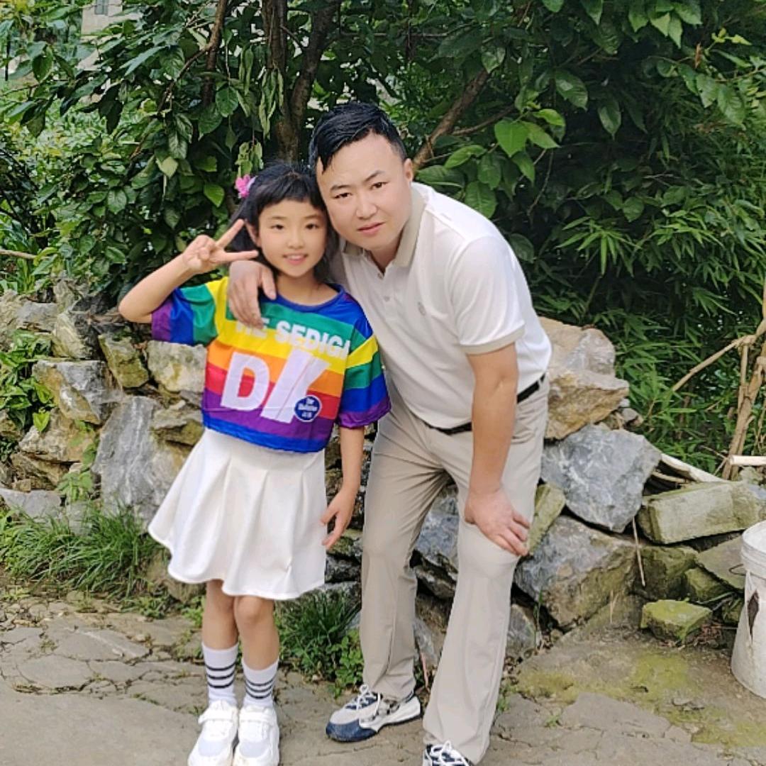 谈笑风生不动情