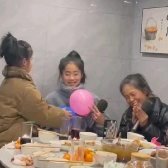 聂家丫头和妈妈🎤