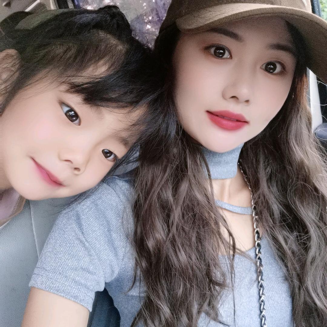 养蚕的小妞