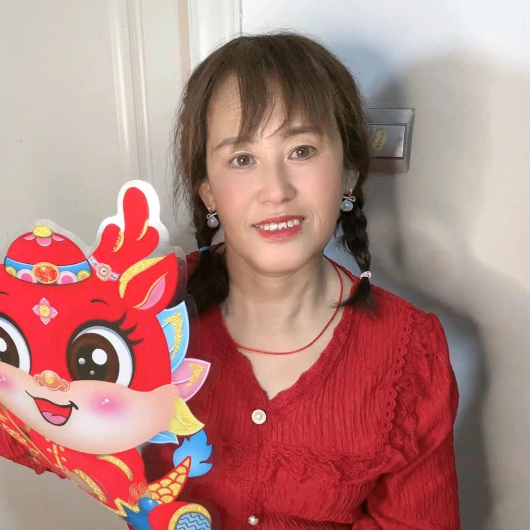 明月爱唱歌。我是来自一名70后的宝妈。