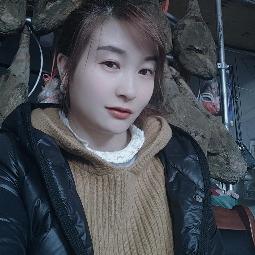 莲莲《火腿腊肉店》橱窗有好物