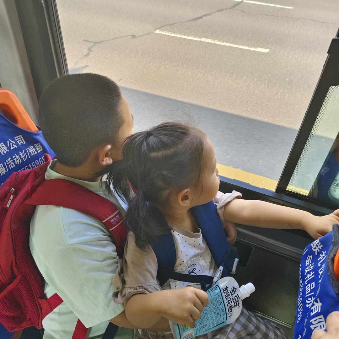 缺心少肺的俩孩妈