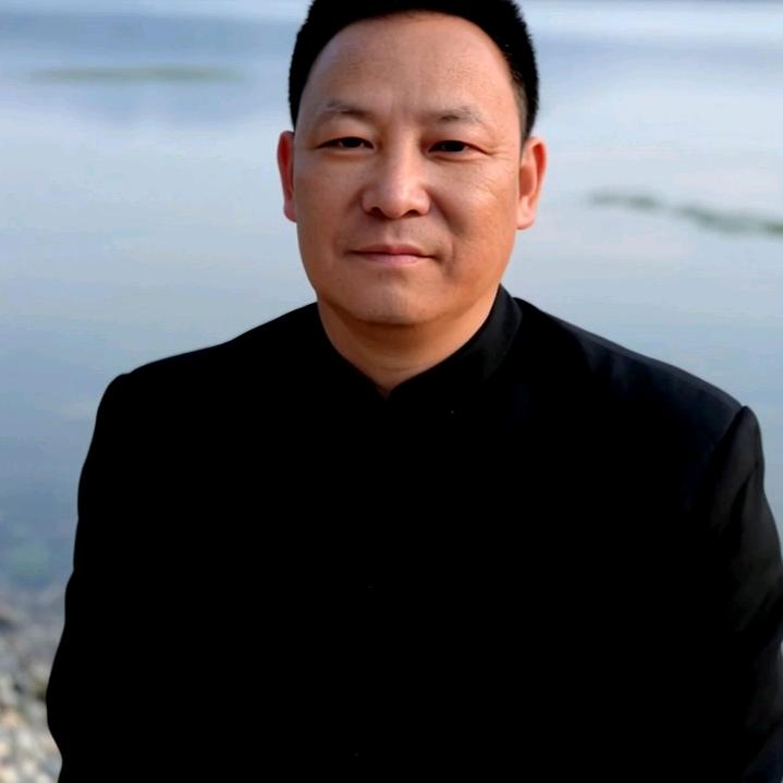 郑州市东建材卖建材的小老弟！千年舟！