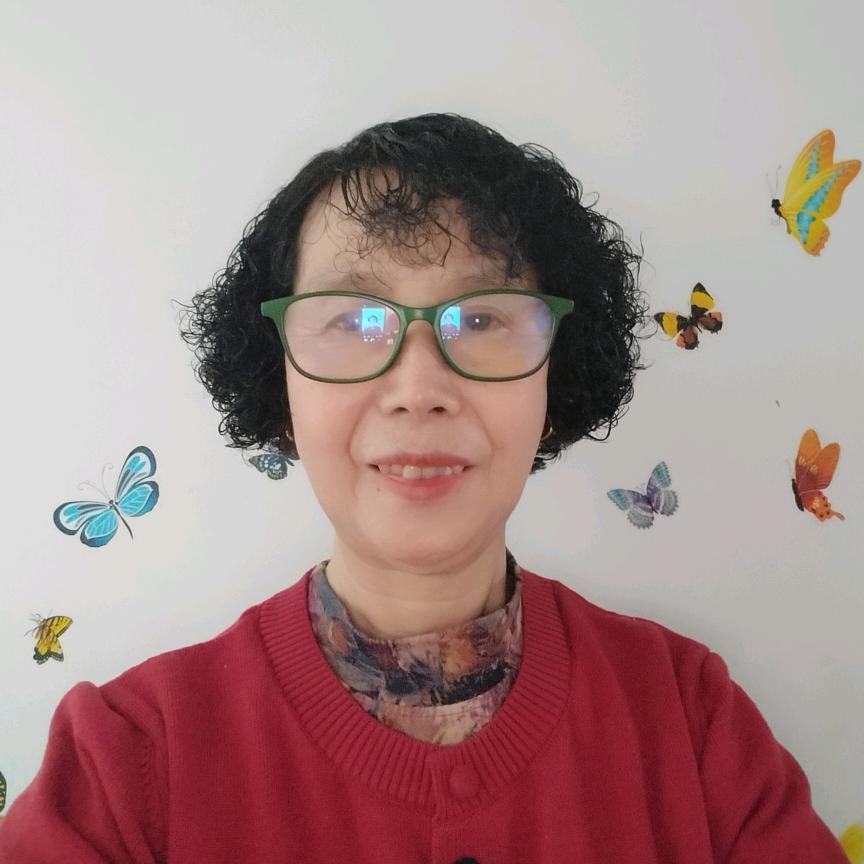 何艳英