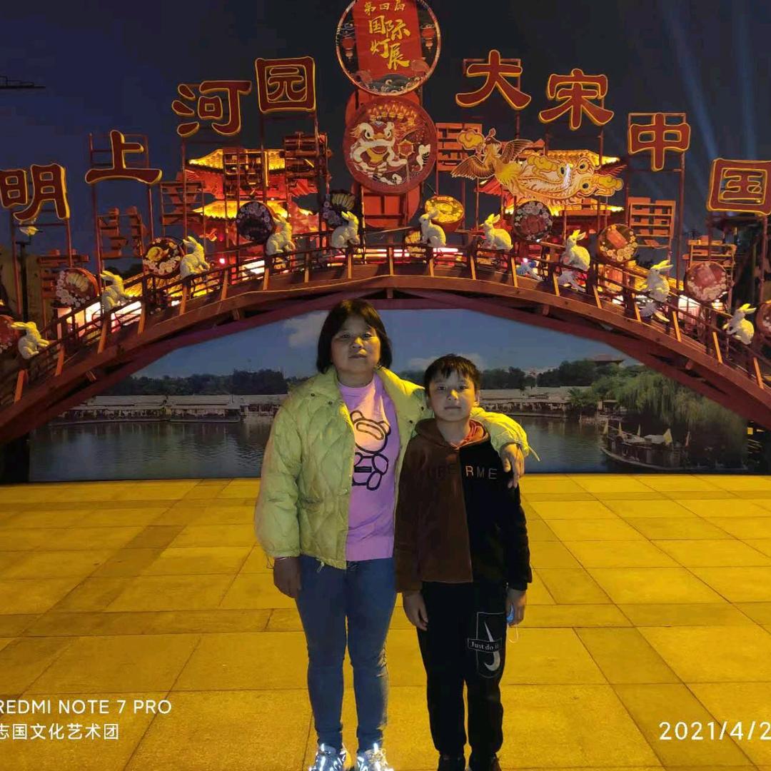 专业跨区收割小麦玉米