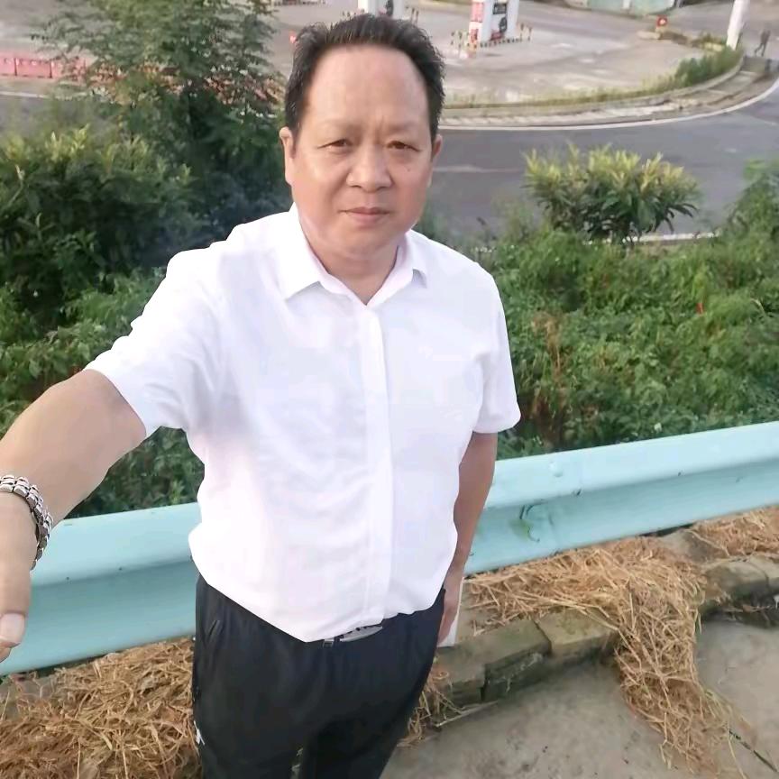 坚强。1962年，虎哥，贵州，安顺，龙宫