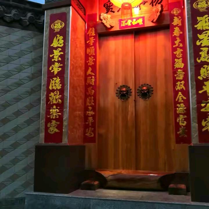 沙漠里的霸龙。