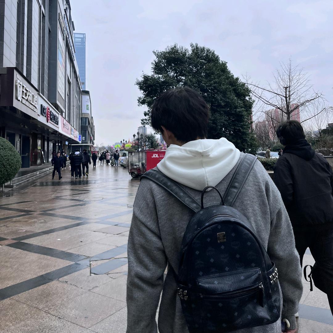 Y、