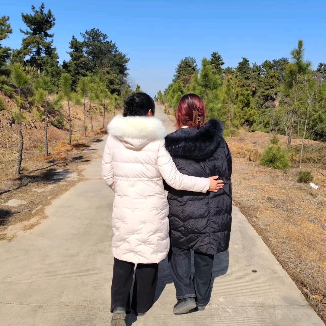 一个人带俩娃加油！