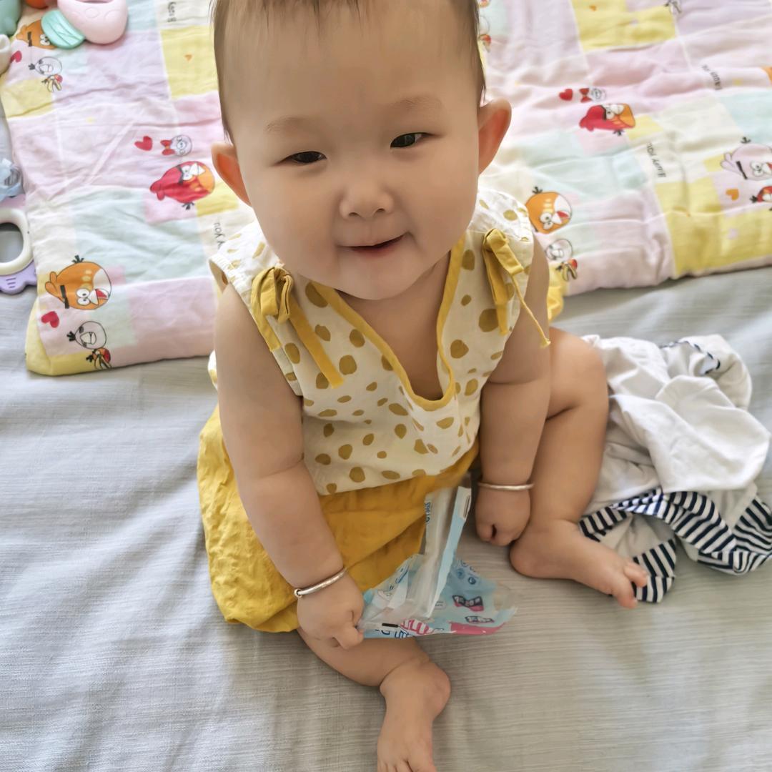 李媛，